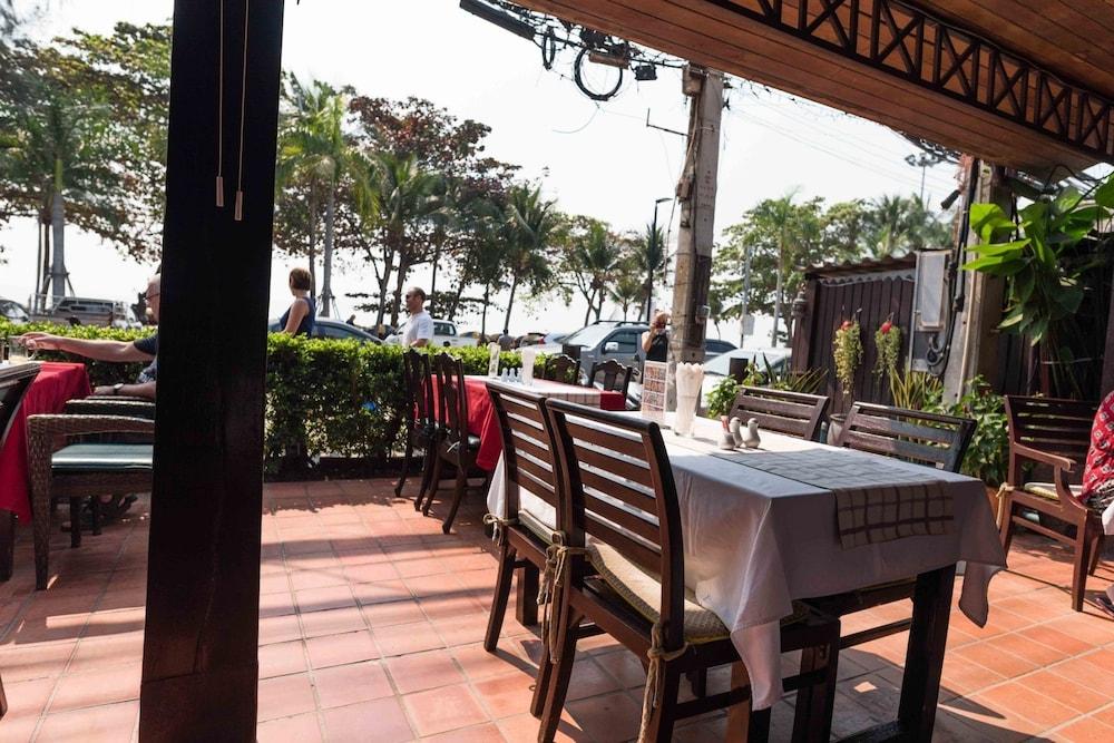 Jomtien Boathouse Hotell Pattaya Exteriör bild